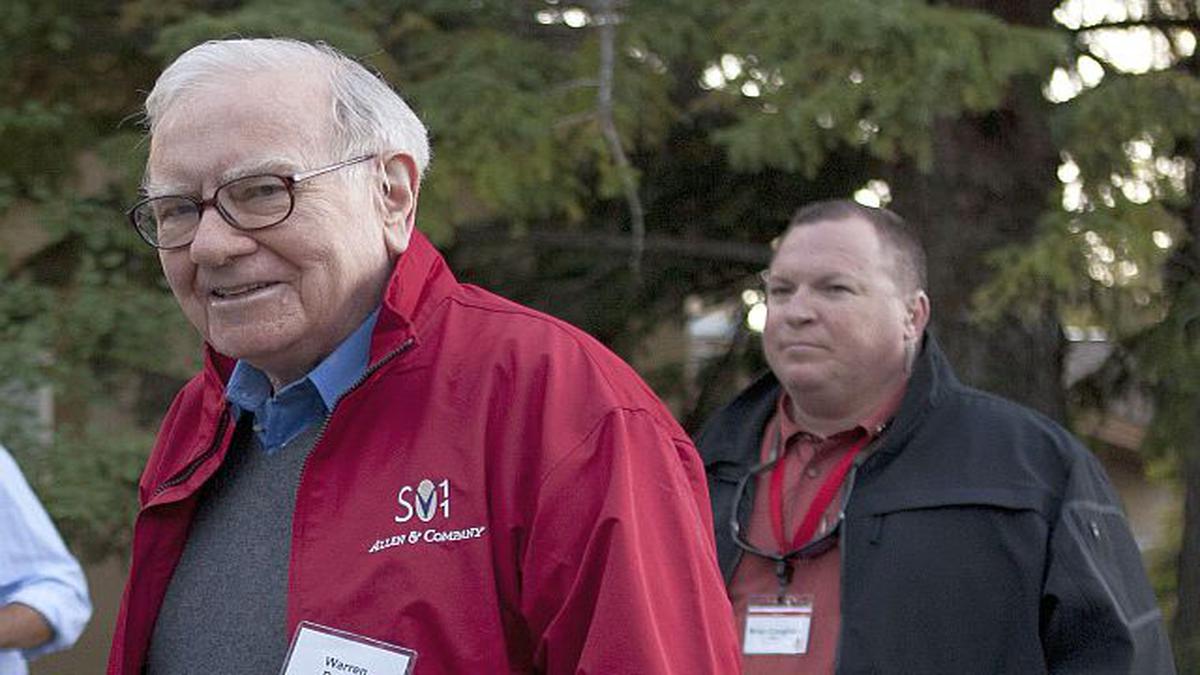 Warren Buffetts Berkshire Hathaway Raises Stake In Apple Cuts Down On Ibm The Hindu